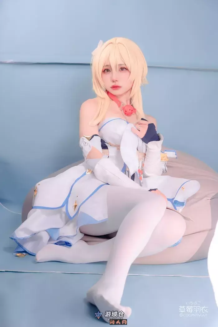 动漫博主@草莓羽衣-日本Coser性感艺术写真合集