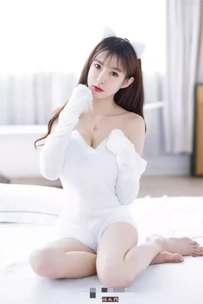 动漫博主@王羽杉清新亮丽ShowGirl写真套图