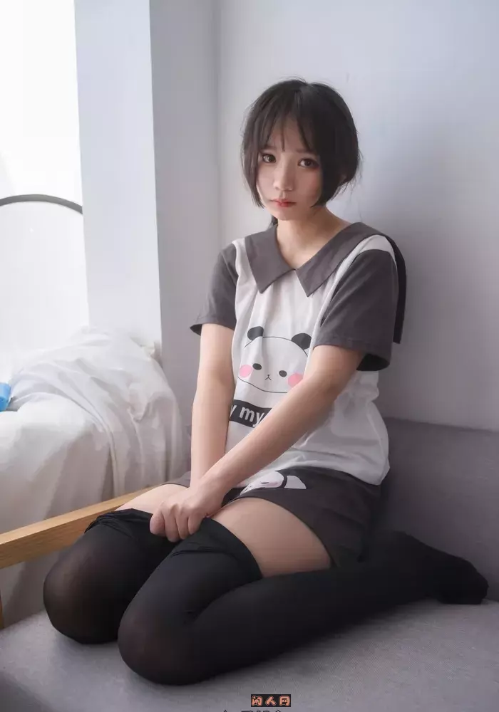 轻兰映画-丝袜美足套图合集