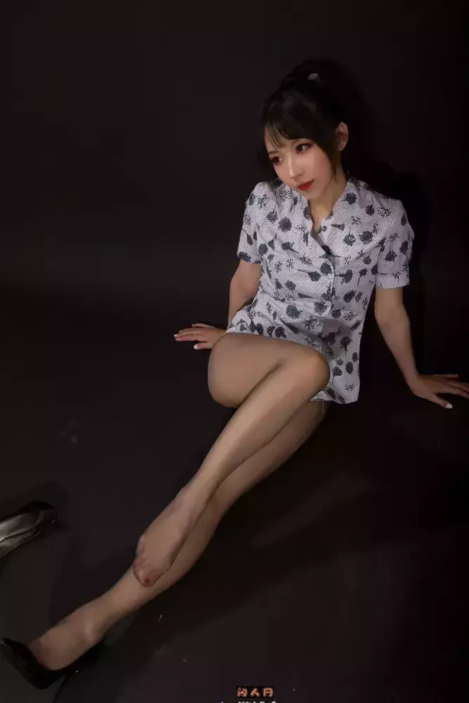 斗鱼主播@小女巫露娜-模特长腿写真套图合集