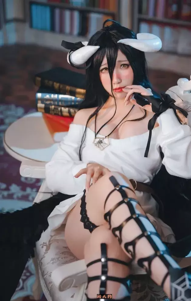 芋圆侑子-魔鬼身材写真套图合集