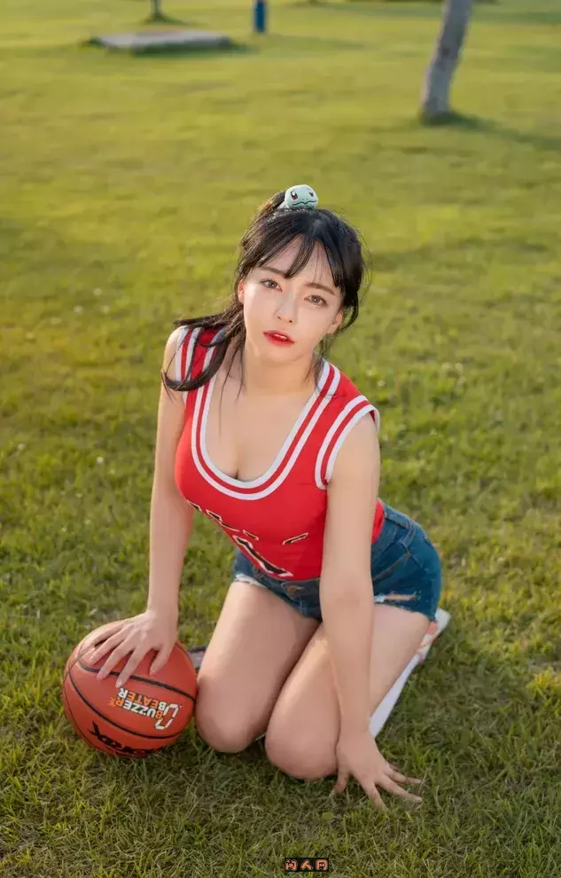 MoMo – 韩国模特性感COS写真合集