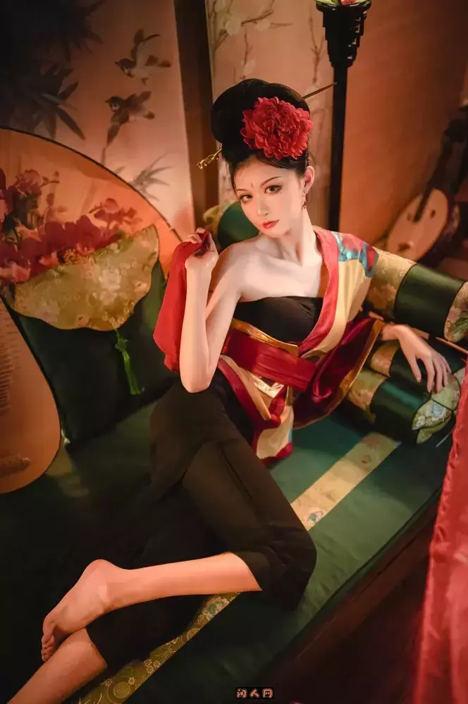 微博博主@沧霁桔梗-写真Cos作品套图