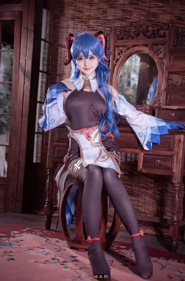 动漫博主@白莉爱吃巧克力 – 可爱妹子Coser性感写真合集