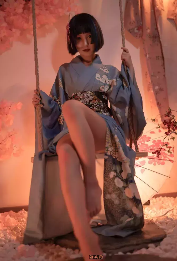 动漫博主@晕崽Zz-甜美颜值女生性感写真套图合集