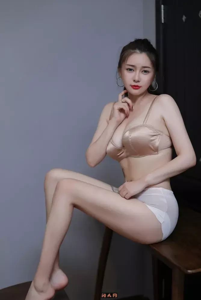 凯竹BuiBui-秀人模特写真合集