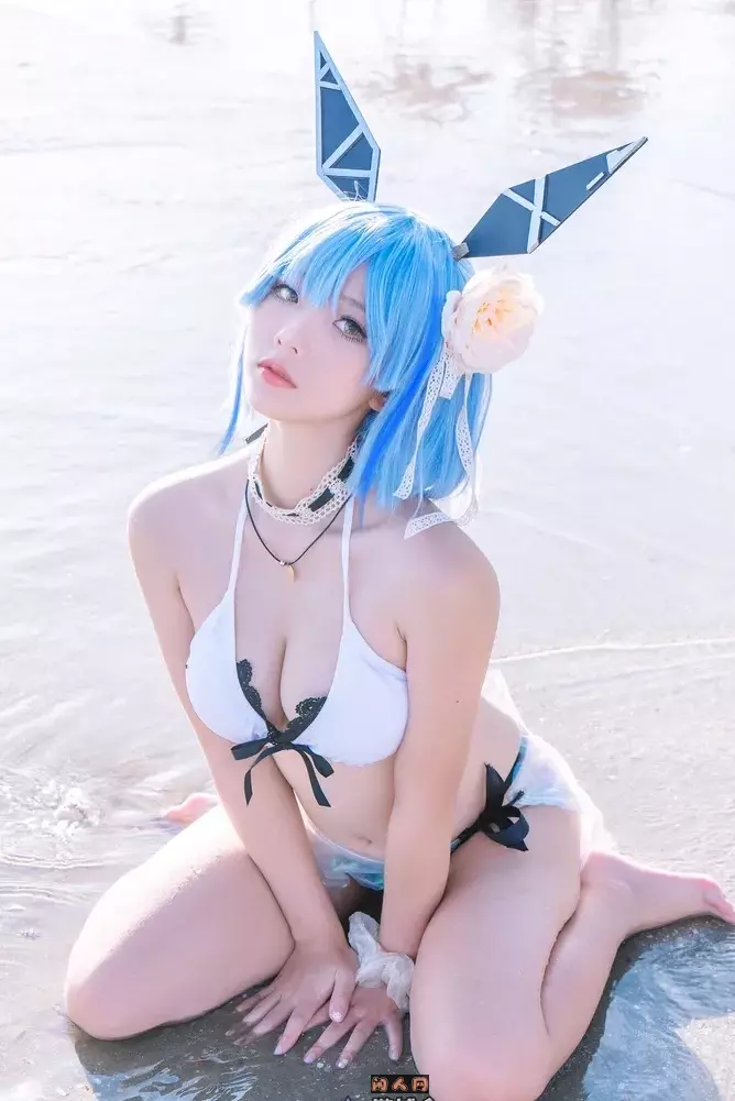 越南博主@Messie Huang甜美二次元COS写真合集