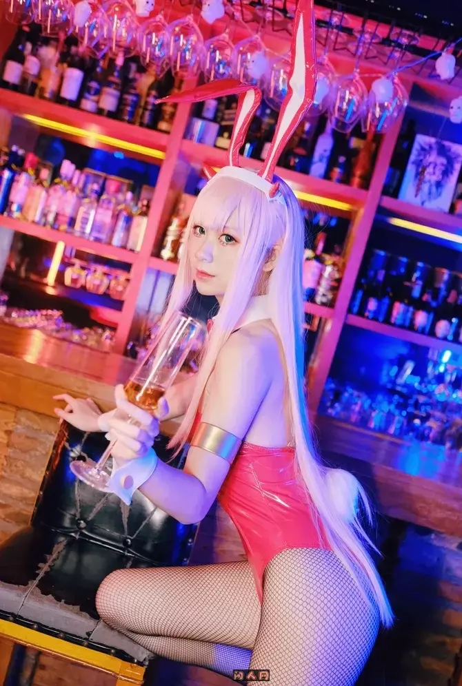 动漫网红@泉桃子izumi-设计美学博主写真合集