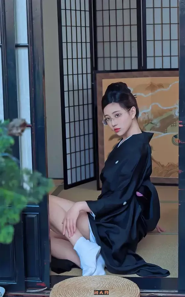 颜值女神@年年Nnian-极品纯欲女神艺术写真作品合集