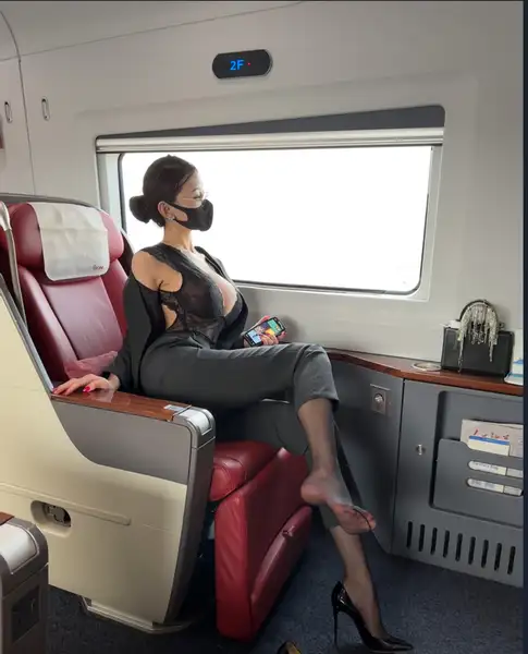 网红博主@脸红Dearie微密小蓝鸟收费写真合集打包