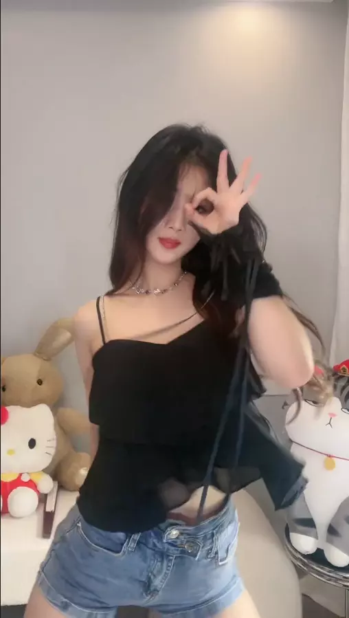 [抖音主播]Nini很不乖2023年04月精选直播舞蹈视频合集54V 3.98G 3H23MIN