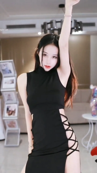 抖音主播@初恋瑶长腿模特颜值女神热舞合集