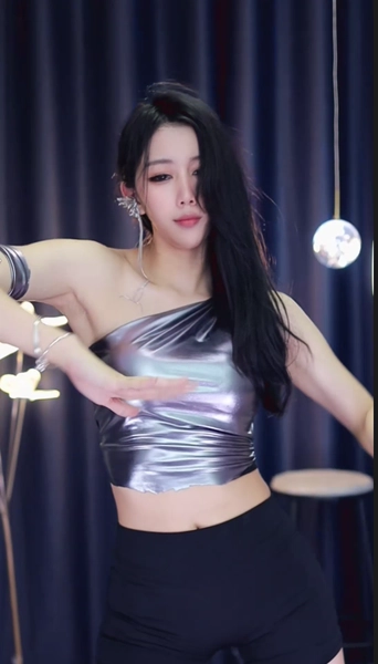 抖音主播@小小金同学2023年07月舞蹈视频回放合集