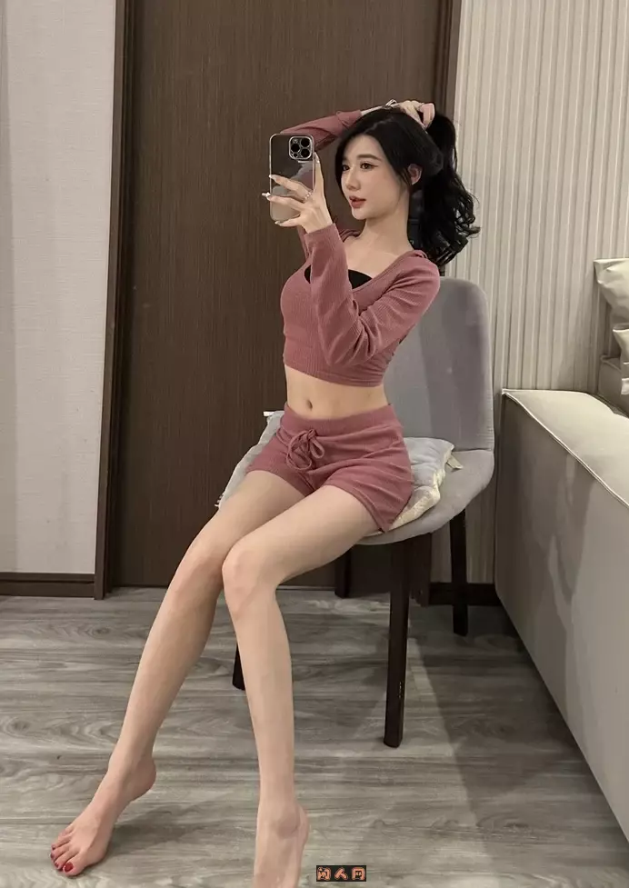 抖音博主@黎允熙baby长腿健身模特微密写真套图合集