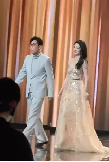 巴黎时装周出现了一道靓丽的身影