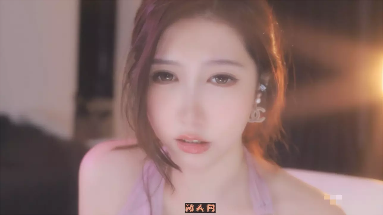 ASMR主播@小一熟了521道具表情挑战助眠视频