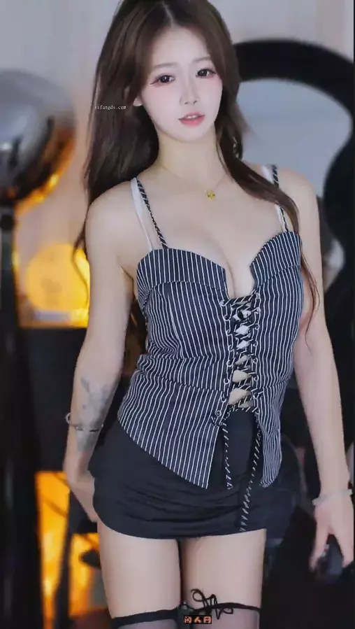 网易CC主播@安安精长腿模特直播热舞视频合集[15V/1.02G]