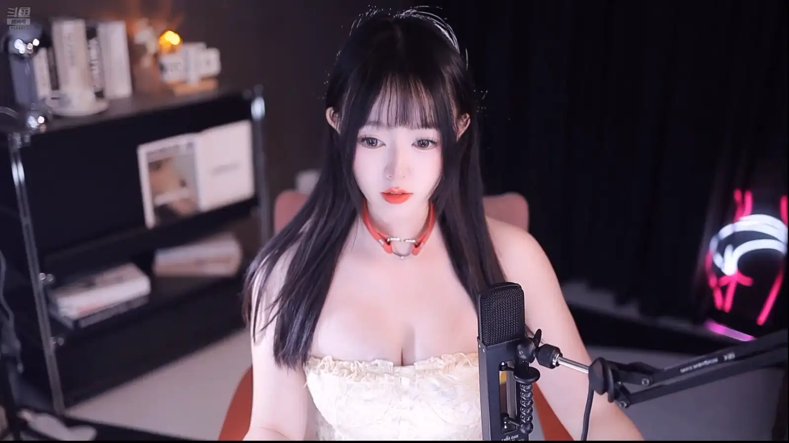 斗鱼主播@酱紫ava(素柠)2025年6-7月热舞视频回放合集[19V1.89G]